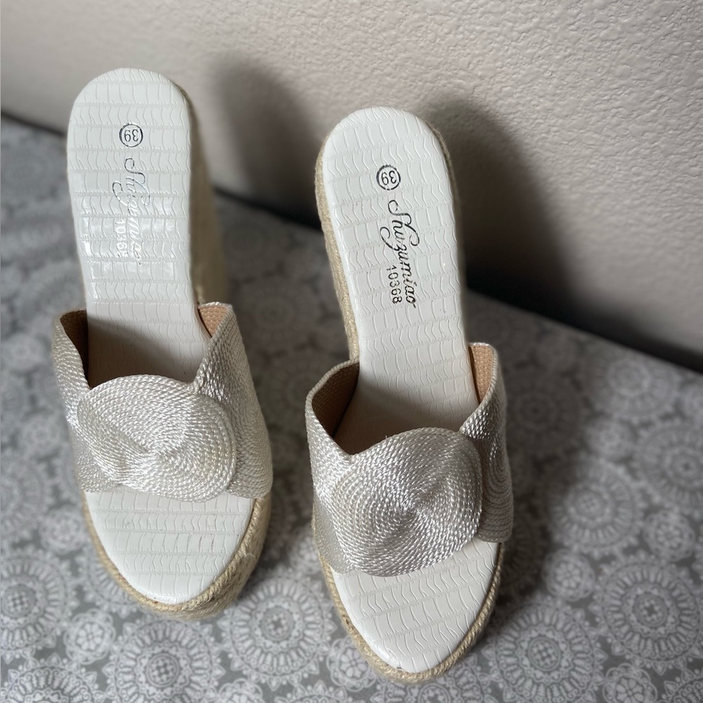 Shuzumiao~Neutral~High Platform~Espadrille~Wedge~
Sandal~Circle Detail~Size 8.5 - Picture 2 of 14
